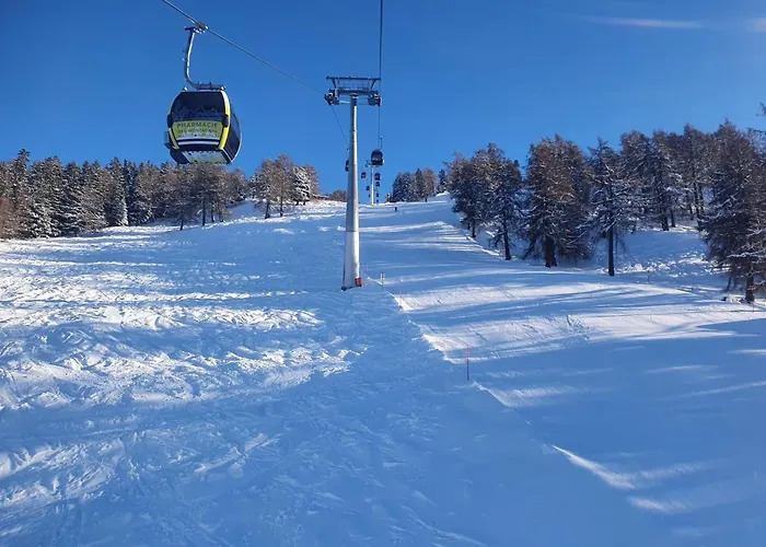 Charming With Hill View 아파트