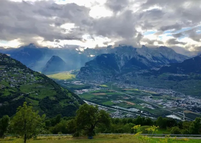 Charming With Hill View *