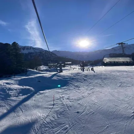 Апартаменты Charming With Hill View Вейзона