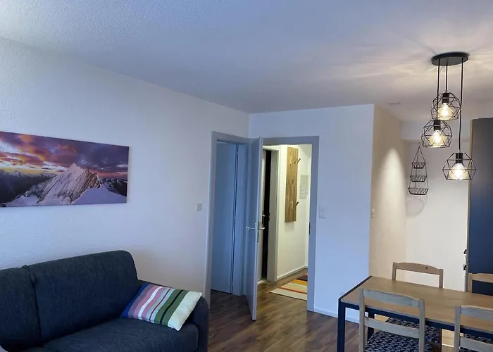 Апартаменты Charming With Hill View Вейзона